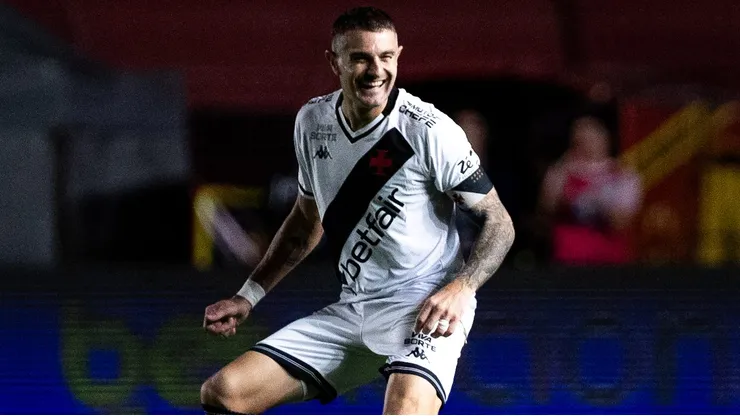 Vegetti jogador do Vasco comemora seu gol durante partida contra o Sport no estadio Ilha do Retiro pelo campeonato Brasileiro A 2025. Foto: Rafael Vieira/AGIF