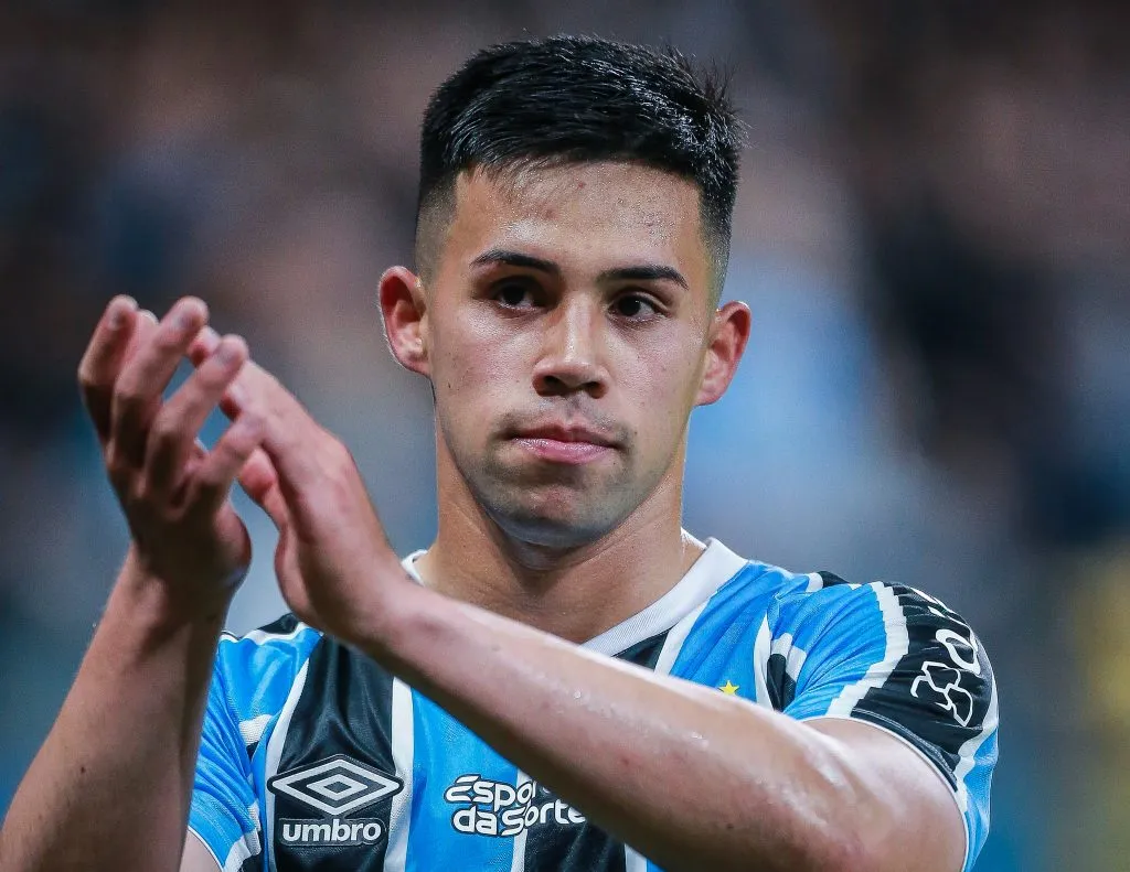 Aravena com a camisa do Tricolor dos Pampas. Foto: Giancarlo Santorum/AGIF