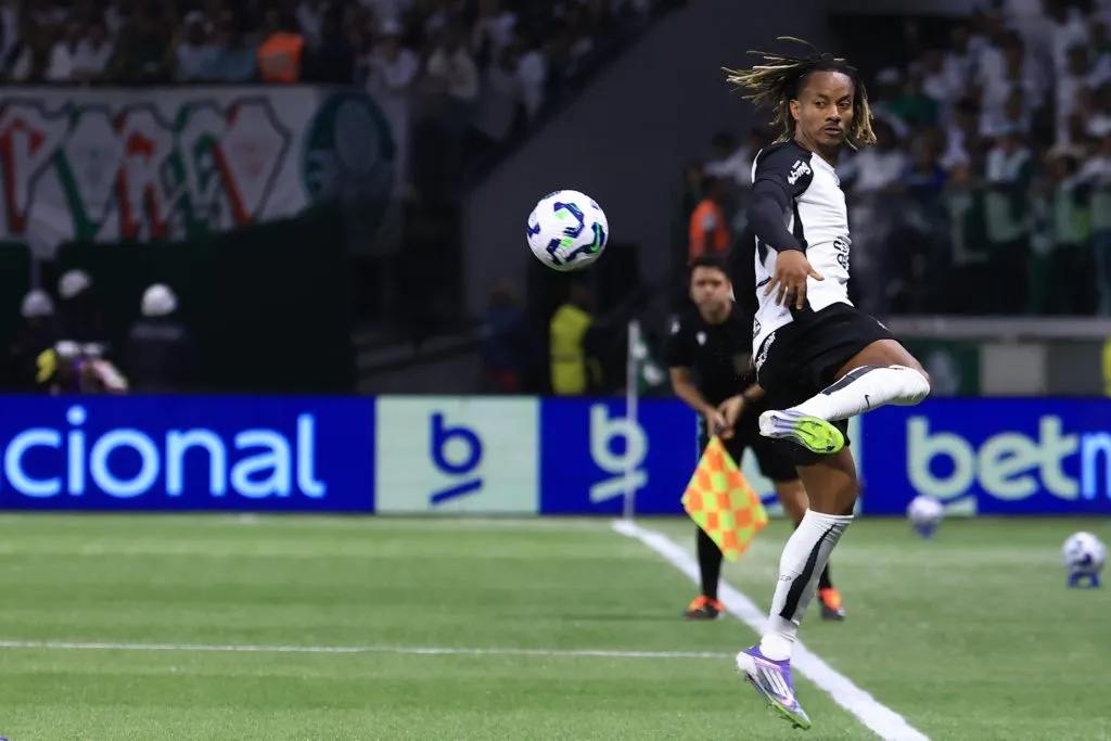 Andre Carrillo jogador do Corinthians durante partida contra o Palmeiras – Foto: Marcello Zambrana/AGIF