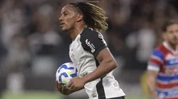 André Carrillo jogador do Corinthians comemora seu gol durante partida contra o Fortaleza - Foto: Alan Morici/AGIF