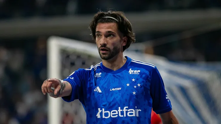 MG - BELO HORIZONTE - 10/08/2024 - BRASILEIRO A 2024, CRUZEIRO X ATLETICO-MG - Lautaro Diaz jogador do Cruzeiro durante partida contra o Atletico-MG no estadio Mineirao pelo campeonato Brasileiro A 2024. Foto: Fernando Moreno/AGIF