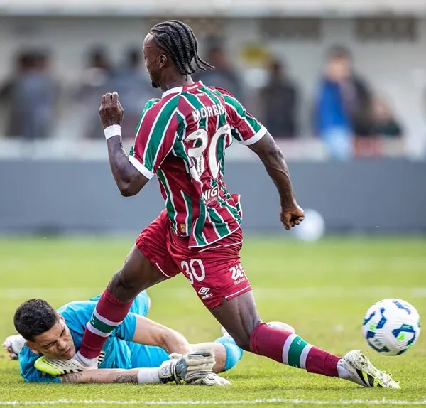 Registro do momento em que Gabriel Brazão leva um pisão no braço pelo camisa 30 do Fluminense, Santiago Moreno. Divulgação redes sociais/gabrielbrazao1