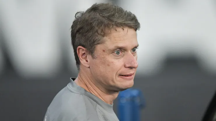 Fernando Seabra, tecnico do Bragantino durante partida contra o Botafogo no estadio Engenhao pelo campeonato Brasileiro A 2025.