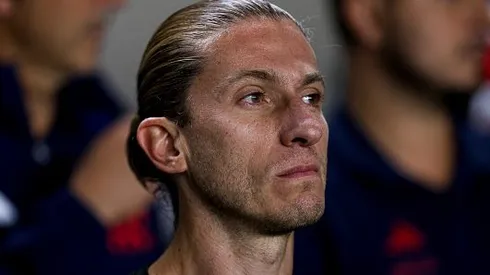Filipe Luís durante partida entre Santos e Flamengo, na Vila Belmiro, pelo Brasileirão. Foto: Ricardo Moreira