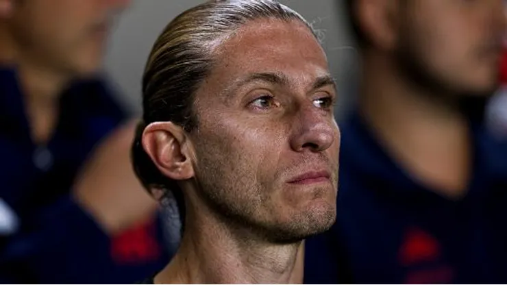 Filipe Luís durante partida entre Santos e Flamengo, na Vila Belmiro, pelo Brasileirão. Foto: Ricardo Moreira