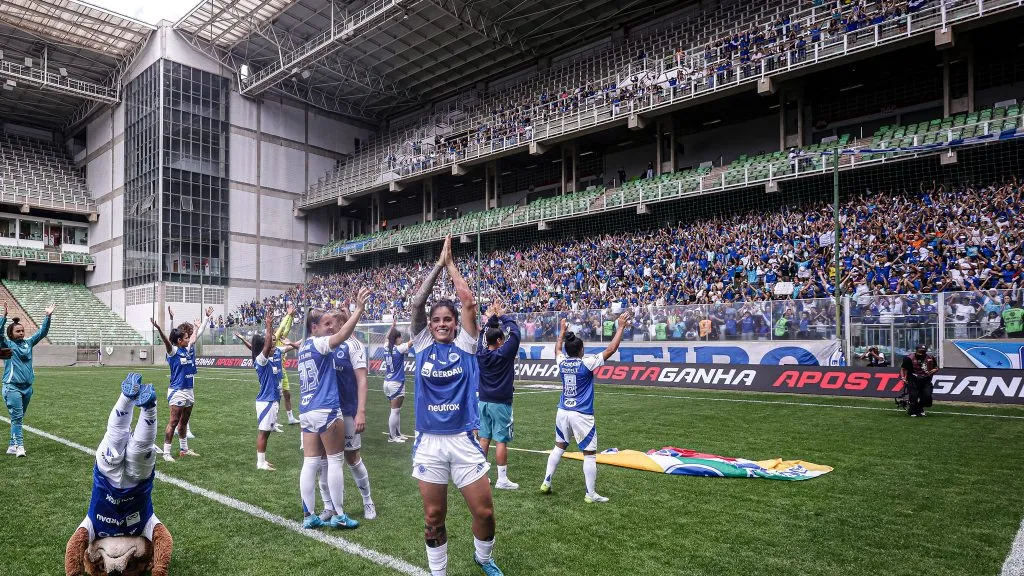 Time feminino do Cruzeiro na Arena Independência