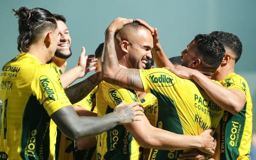 Artilheiros do Mirassol comemoram goleada de 5 a 1 sobre o Bahia pelo Brasileirão A. Foto: JP Pinheiro/Agência Mirassol