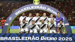 Jogadores titulares do Vasco perfilados. Foto: Marlon Costa/AGIF.