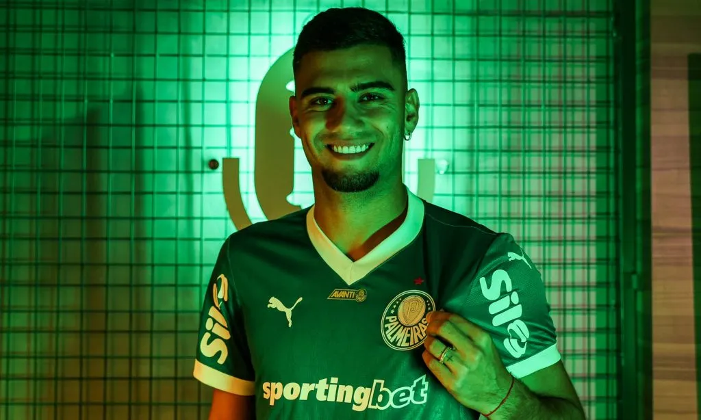 Apresentação de Andreas Pereira, novo atleta da SE Palmeiras, na Academia de Futebol, em São Paulo-SP. (Foto: Fabio Menotti/Palmeiras/by Canon)