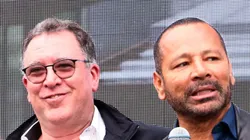 Neymar pai ao lado do presidente Marcelo Teixeira.