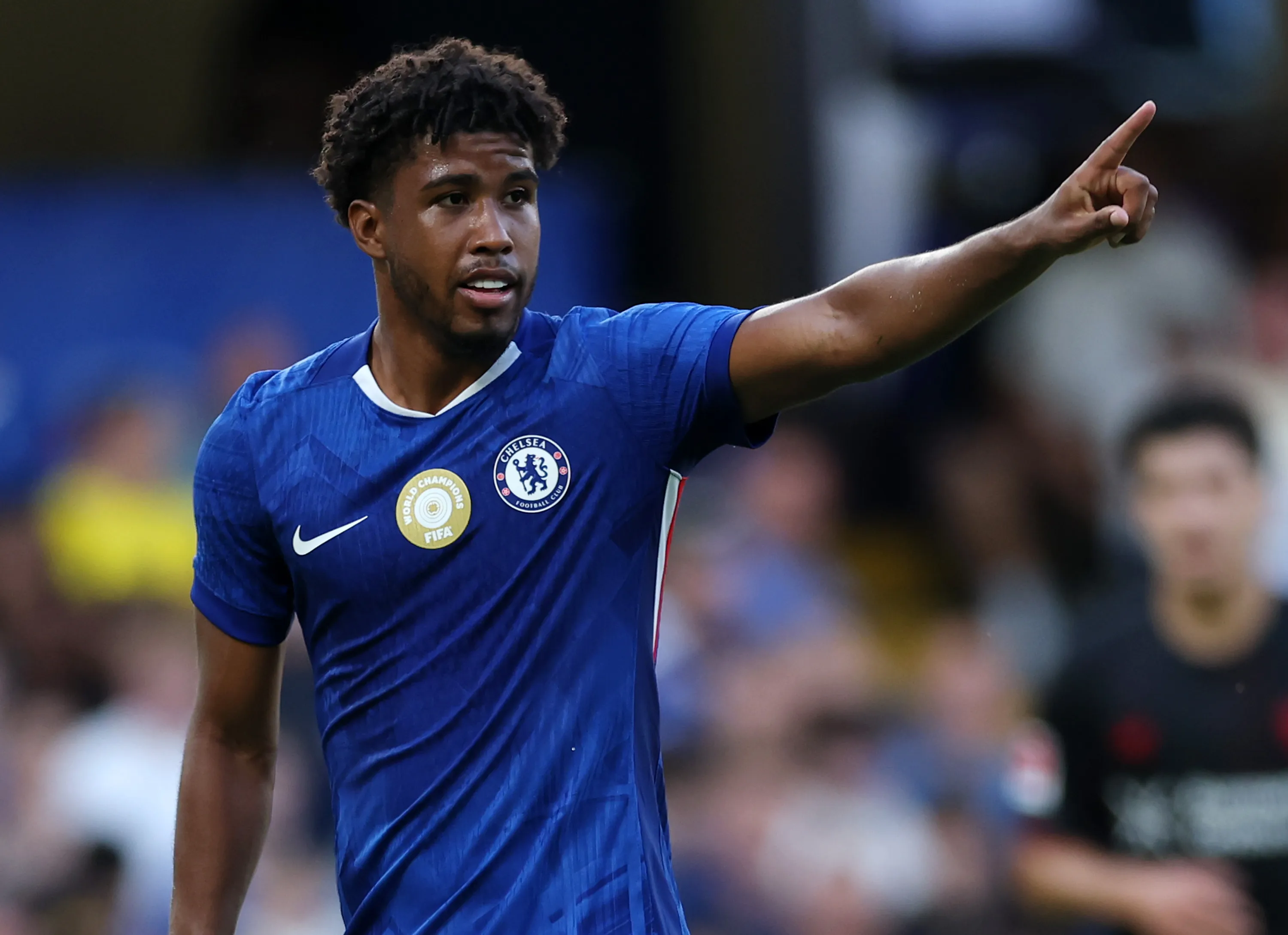 Andrey Santos em ação pelo Chelsea. Foto: Eddie Keogh/Getty Images