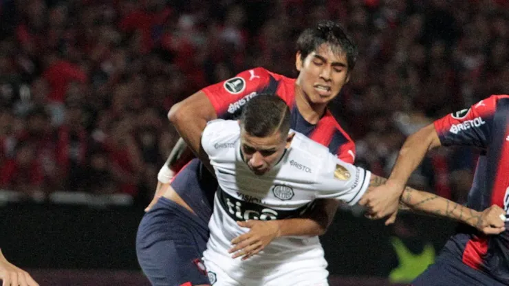Zagueiro acertou com o Santos - Foto: Christian Alvarenga/Getty Images.