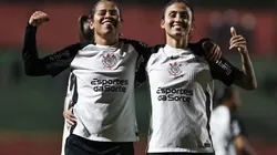 Vic Albuquerque e Jaqueline na comemoração do gol do Corinthians. Foto: Rebeca Reis/Staff Images/CBF