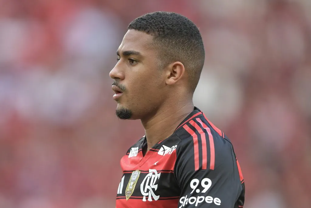 Samuel Lino foi convocado para a Seleção Brasileira pela 1ª vez na carreira – Foto: Thiago Ribeiro/AGIF