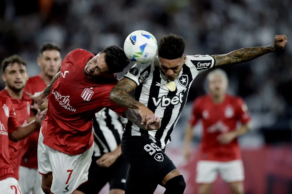 Estudiantes se classificou em primeiro no Grupo A, que tinha o Botafogo. Foto: Alexandre Loureiro/AGIF
