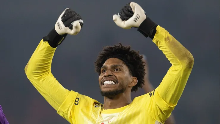 Hugo Souza acumula ótimas notas quando enfrenta o rival Palmeiras