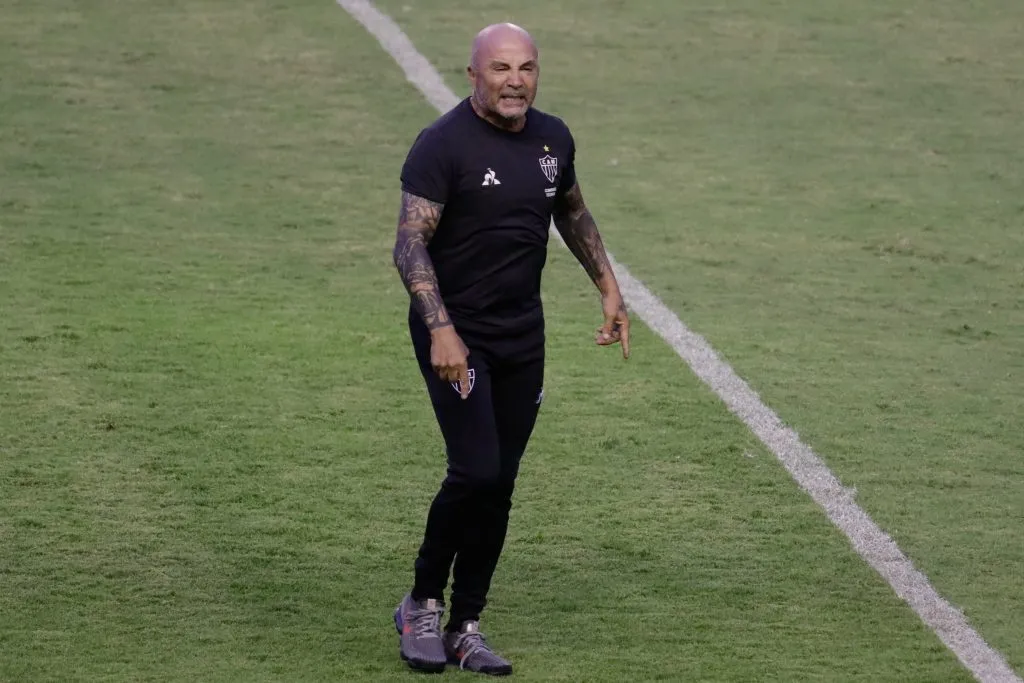 Sampaoli durante partida do Brasileirão 2020. Foto: Rafael Vieira/AGIF