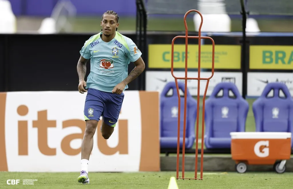 Atacante João Pedro em treino na Granja Comary – FOTO: @rafaelribeirorio / CBF
