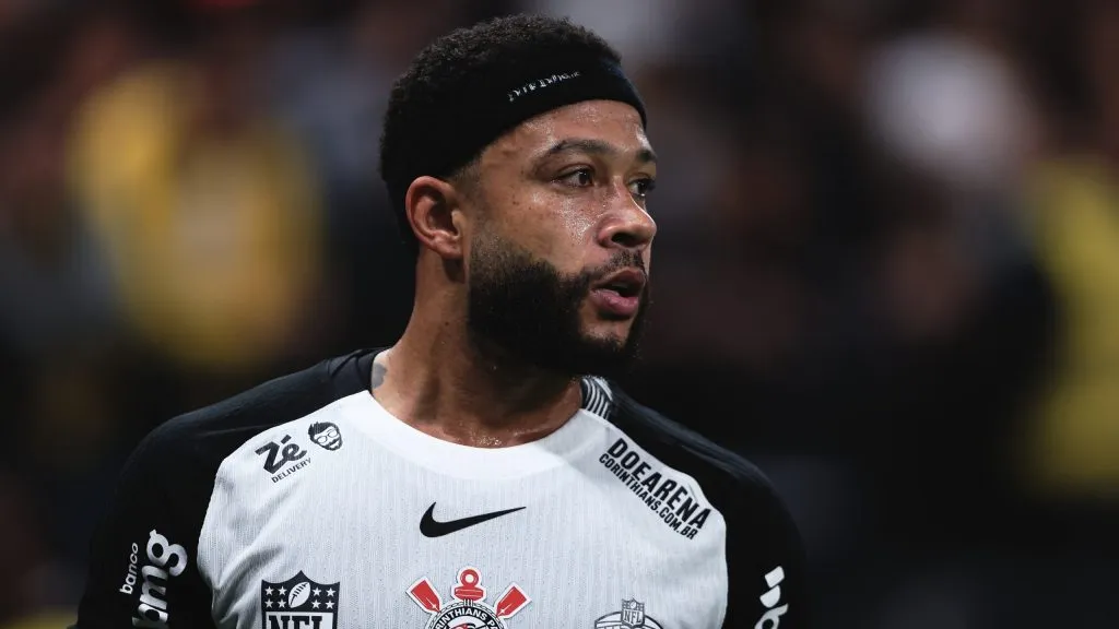 Memphis Depay jogador do Corinthians durante partida contra o Palmeiras – Foto: Ettore Chiereguini/AGIF