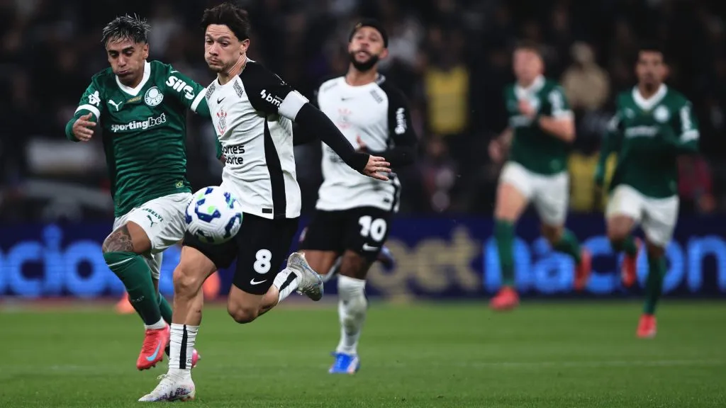 Garro em ação pelo Timão. O camisa 8 é peça-chave do Alvinegro – Foto: Ettore Chiereguini/AGIF