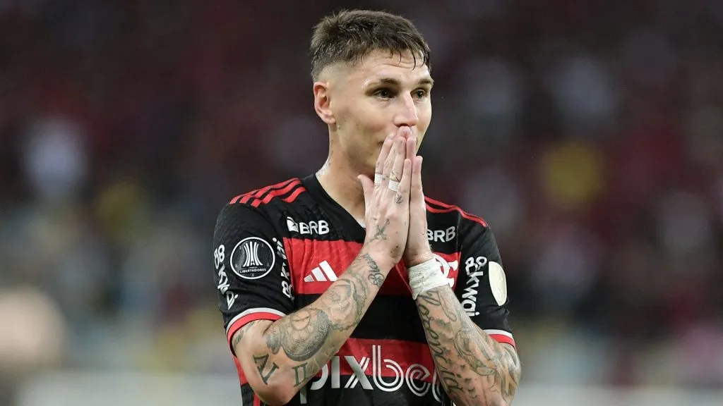 Varela em ação pelo Flamengo – Foto: Thiago Ribeiro/AGIF