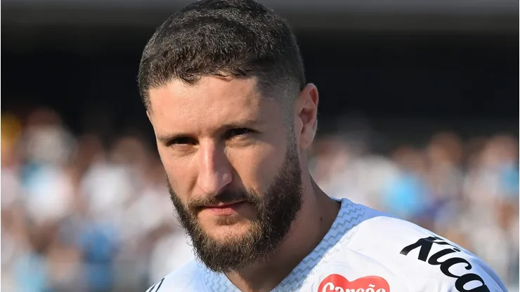 SP - SAO PAULO - 17/08/2025 - BRASILEIRO A 2025, SANTOS X VASCO - Ze Rafael jogador do Santos durante partida contra o Vasco no estadio Morumbi pelo campeonato Brasileiro A 2025.