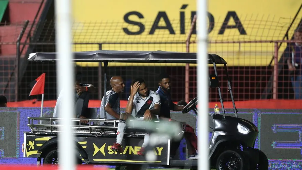 Jair precisou se posicionar após ter lesão confirmada – Foto: Marlon Costa/AGIF