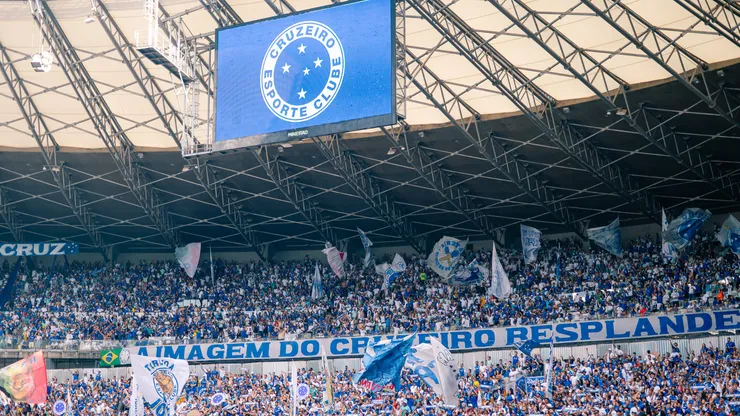 Torcida do Cruzeiro lotou o Mineirão contra o Ceará, pelo Campeonato Brasileiro - Foto: Alessandra Torres/AGIF