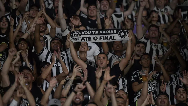 Torcida do Botafogo no jogo de ida contra o Vasco. Foto: Thiago Ribeiro/AGIF.