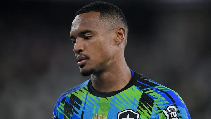 John revela motivo por ter deixado o Botafogo rumo a Inglaterra
