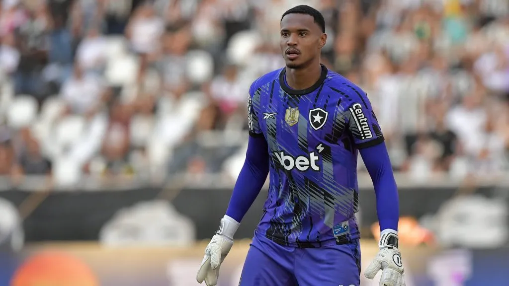 John revela motivo por ter deixado o Botafogo – Foto: Thiago Ribeiro/AGIF