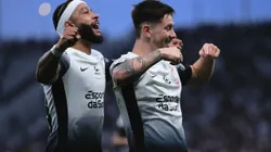 SP - SAO PAULO - 21/09/2024 - BRASILEIRO A 2024, CORINTHIANS X ATLETICO-GO - Garro jogador do Corinthians comemora seu gol com Memphis Depay jogador da sua equipe durante partida contra o Atletico-GO no estadio Arena Corinthians pelo campeonato Brasileiro A 2024. Foto: Ettore Chiereguini/AGIF