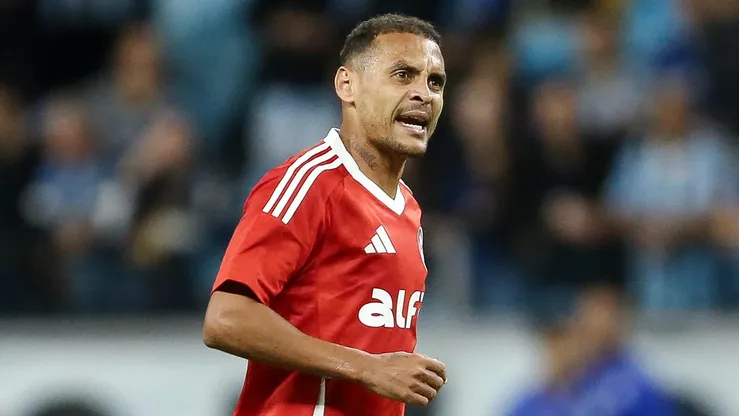 Alan Patrick, meia-atacante do Internacional em partida pelo campeonato brasileiro