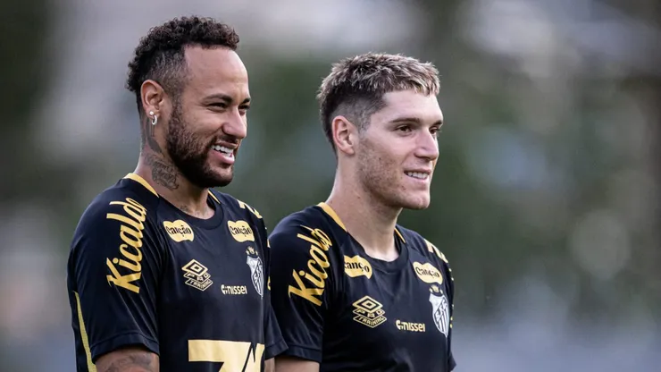 Neymar e Rollheiser durante treino do Peixão. Foto: Raul Baretta/Santos FC
