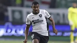 Cuiabano, lateral-esquerdo do Botafogo em partida pelo campeonato brasileiro