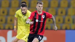 Roger Guedes, atacante do Al-Rayyan em partida pelo campeonato do Catar
