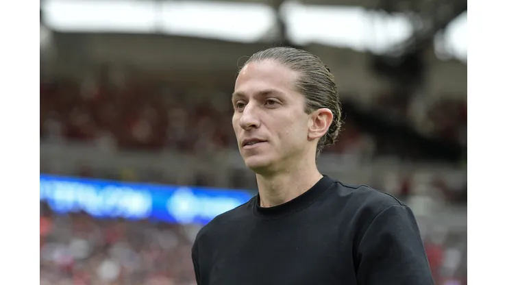 RJ - RIO DE JANEIRO - 31/08/2025 - BRASILEIRO A 2025, FLAMENGO X GREMIO - Filipe Luis tecnico do Flamengo durante partida contra o Gremio no estadio Maracana pelo campeonato Brasileiro A 2025. Foto: Thiago Ribeiro/AGIF