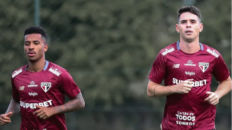 Marcos Antônio e Oscar em treinamento no CT de Cotia