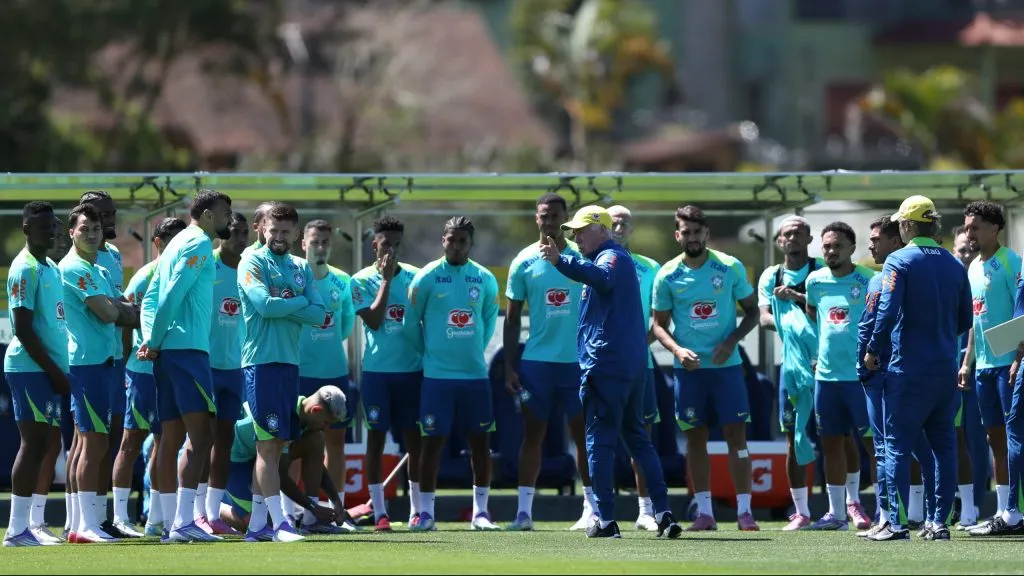 Ancelotti comanda treino da Seleção – Foto: Marlon Costa/AGIF