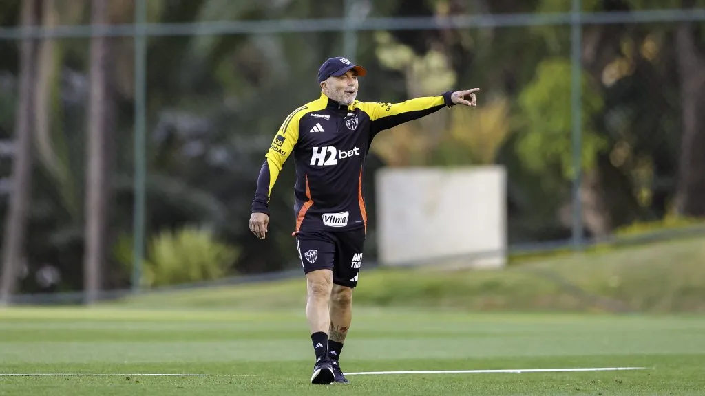 Sampaoli comanda treino na Cidade do Galo –