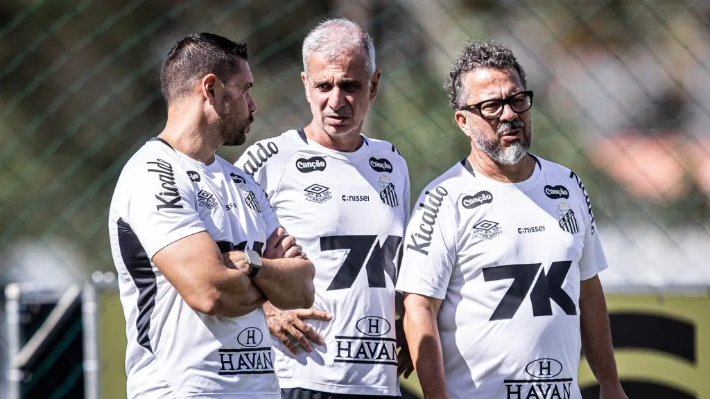 Cléber Xavier deixou o Peixe, mas parte de sua comissão técnica permaneceu – Foto: Raul Baretta/ Santos FC.