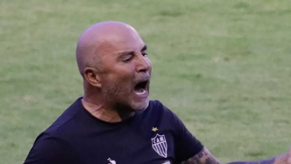 Foto: Rafael Vieira/AGIF – Jorge Sampaoli pediu a permanência do meio-campista no Clube Mineiro.