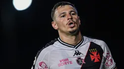 Hugo Moura jogador do Vasco comemora seu gol durante partida contra o Cuiaba no estadio Sao Januario pelo campeonato Brasileiro A 2024. Foto: Thiago Ribeiro/AGIF