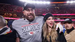 Travis Kelce e Taylor Swift juntos após jogo do Kansas City Chiefs. Foto: Jamie Squire/Getty Images