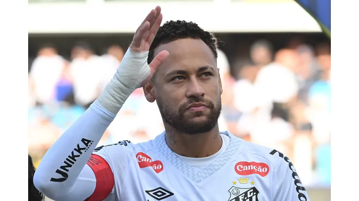 SP - SANTOS - 31/08/2025 - BRASILEIRO A 2025, SANTOS X FLUMINENSE - Neymar jogador do Santos durante partida contra o Fluminense no estadio Vila Belmiro pelo campeonato Brasileiro A 2025. Foto: Jota Erre/AGIF