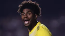 Hugo Souza não aliviou ao zagueiro do Internacional.