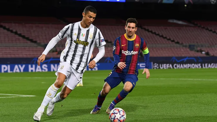 Cristiano Ronaldo e Lionel Messi em embate no ano de 2020. Foto: David Ramos/Getty Images