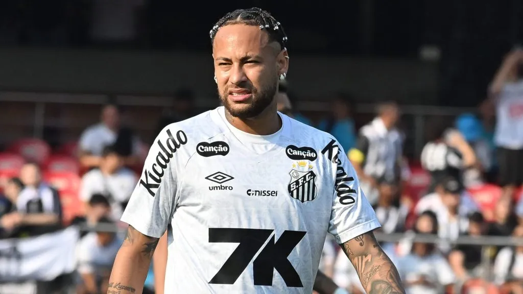 Neymar durante partida. Foto: Jota Erre/AGIF