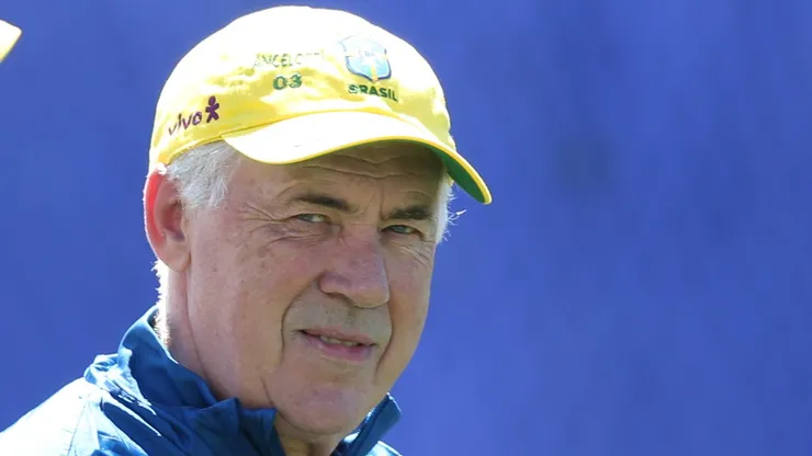 Carlo Ancelotti durante treinamento na Granja Comary.