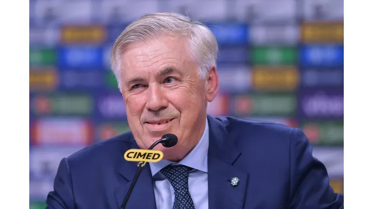 RJ - RIO DE JANEIRO - 25/08/2025 - CONVOCACAO SELECAO BRASILEIRA - RJ - RIO DE JANEIRO - 25/08/2025 - CONVOCACAO SELECAO BRASILEIRA - Carlo Ancelotti tecnico da Selecao Brasileira durante convocacao para as Eliminatorias da Copa do Mundo de 2026, evento realizado na CBF (Confederacao Brasileira de Futebol) no Rio de Janeiro, nesta segunda (25). Foto: Thiago Ribeiro/AGIF